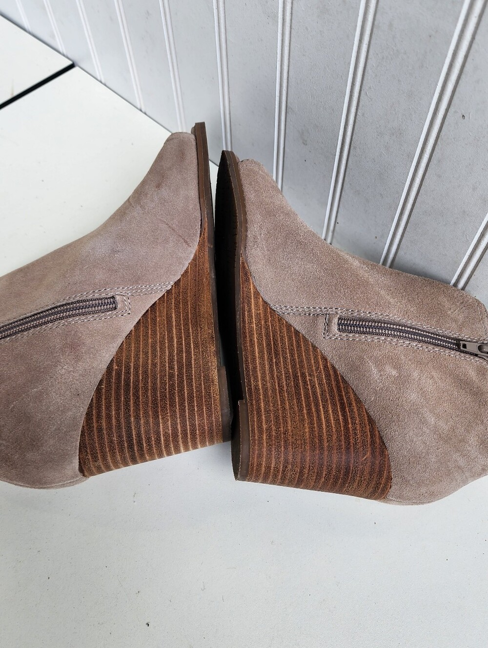 Lucky Brand Jezzah Peep Toe Suede Beige Tan Wedge Booties Ankle Boots Size 8 M - Picture 9 of 11
